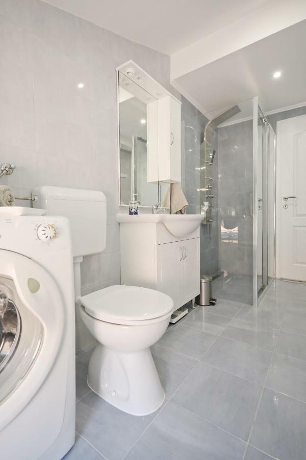 Apartment Three Wells