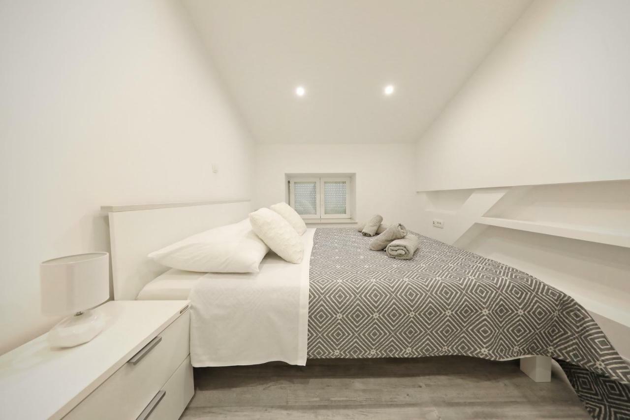 Three Wells Apartment *