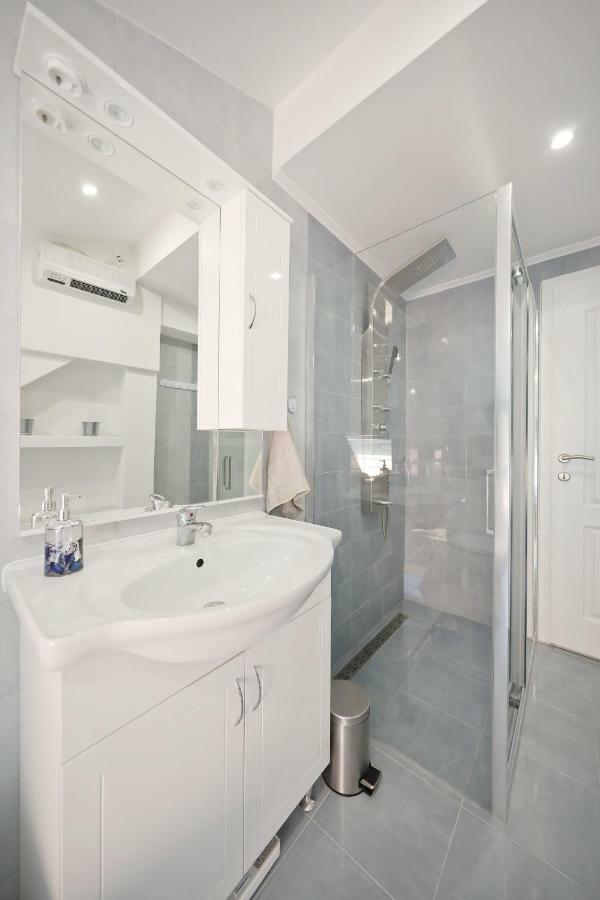 Three Wells Apartment